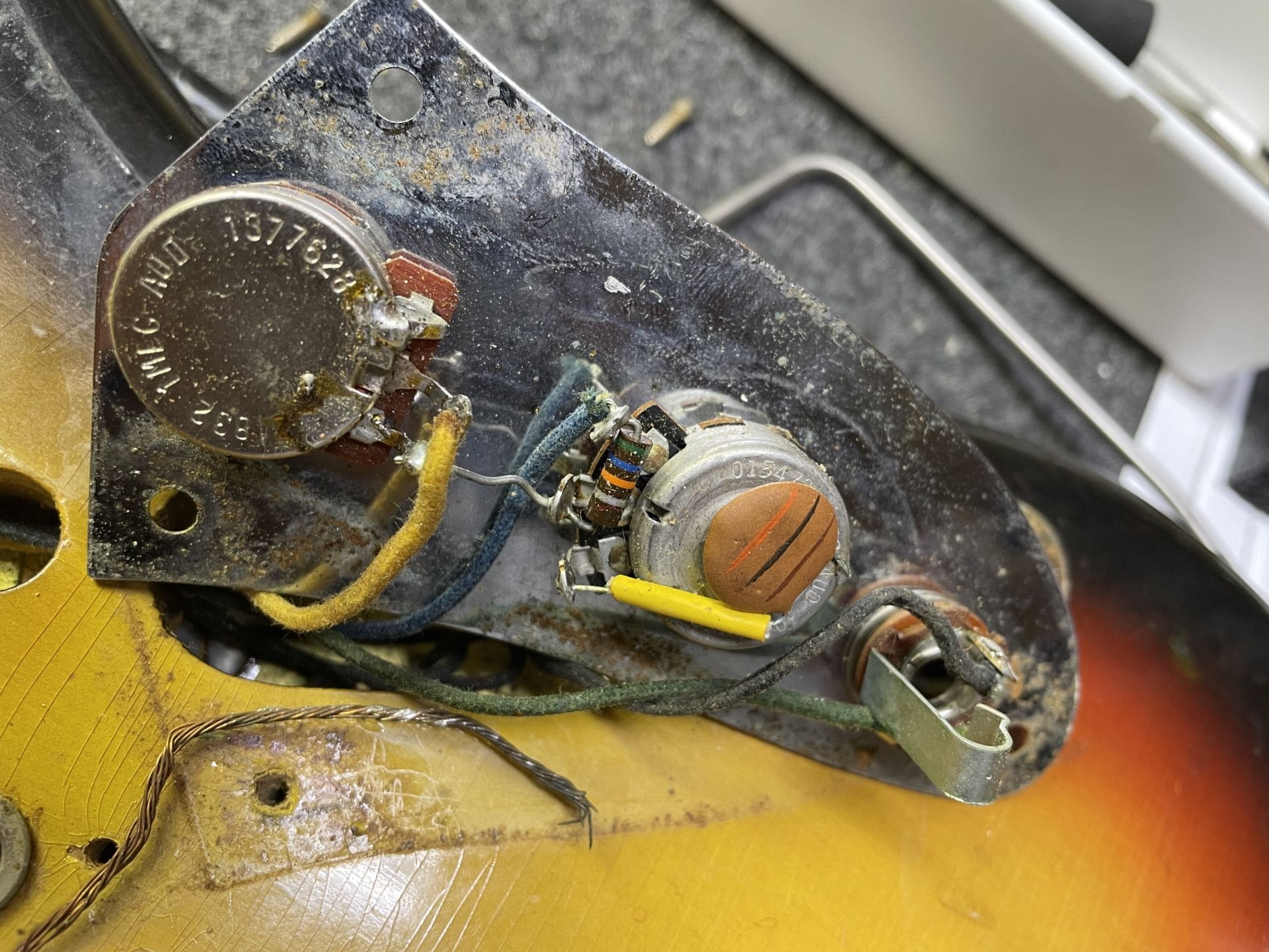 Fender 1966 Jaguar Electric Guitar - Sunburst Finish - All Original! - Image 19