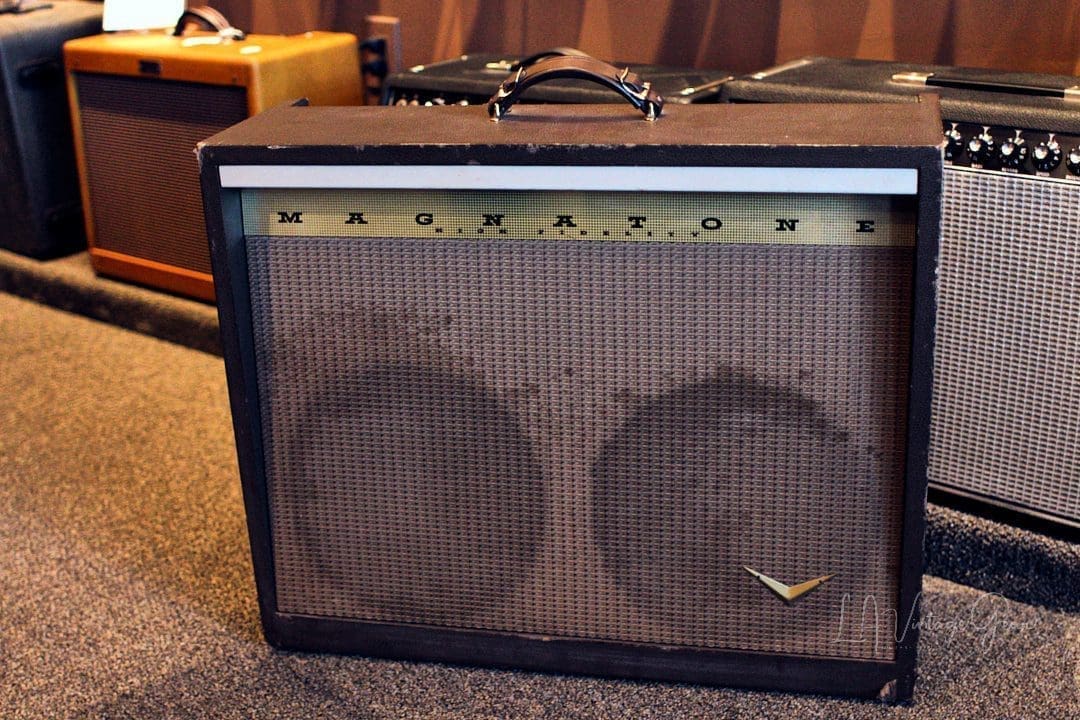 Magnatone Custom 260 Vintage Combo Guitar Amplifer - Great Sounding Amp!