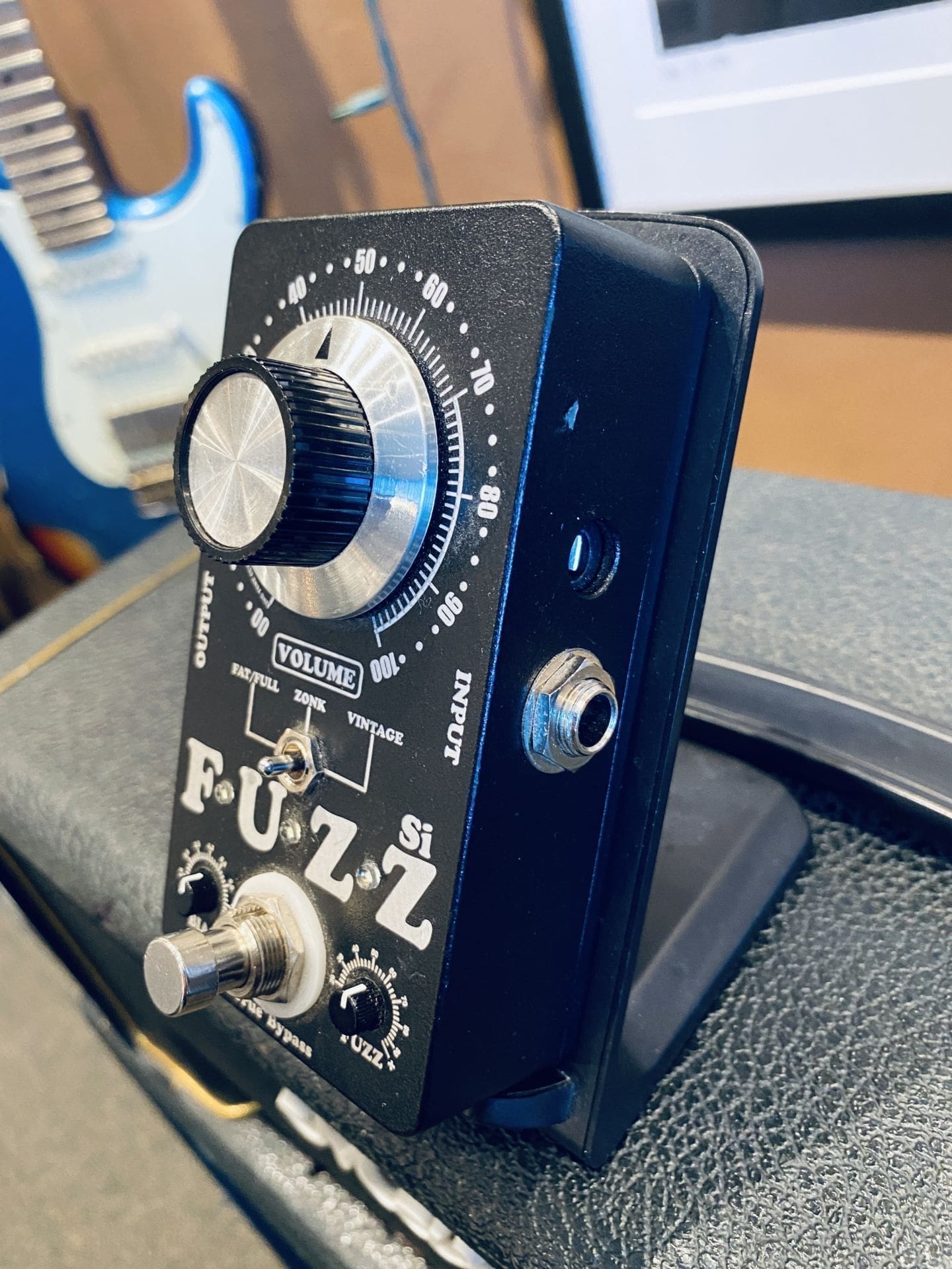 Kingtone Mini Fuzz “Si” – Silicone Fuzz by Jesse Davey – Great
