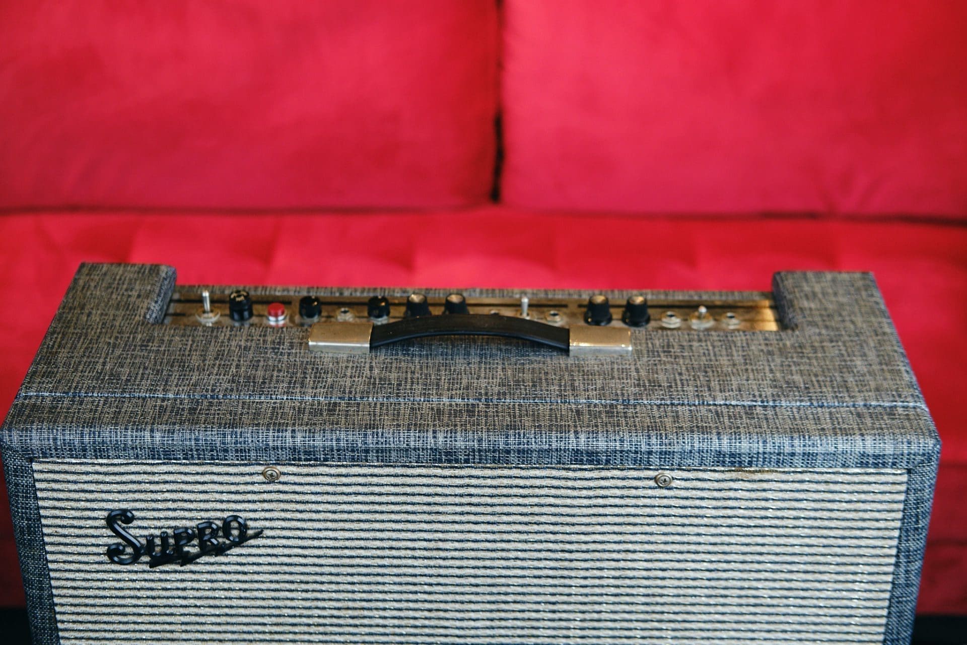 Supro 1965 697T / S6497 Combo Tremolo Valco Thunderbolt 1x15 Combo Guitar amplifier - With Original Jensen Speaker - Image 8