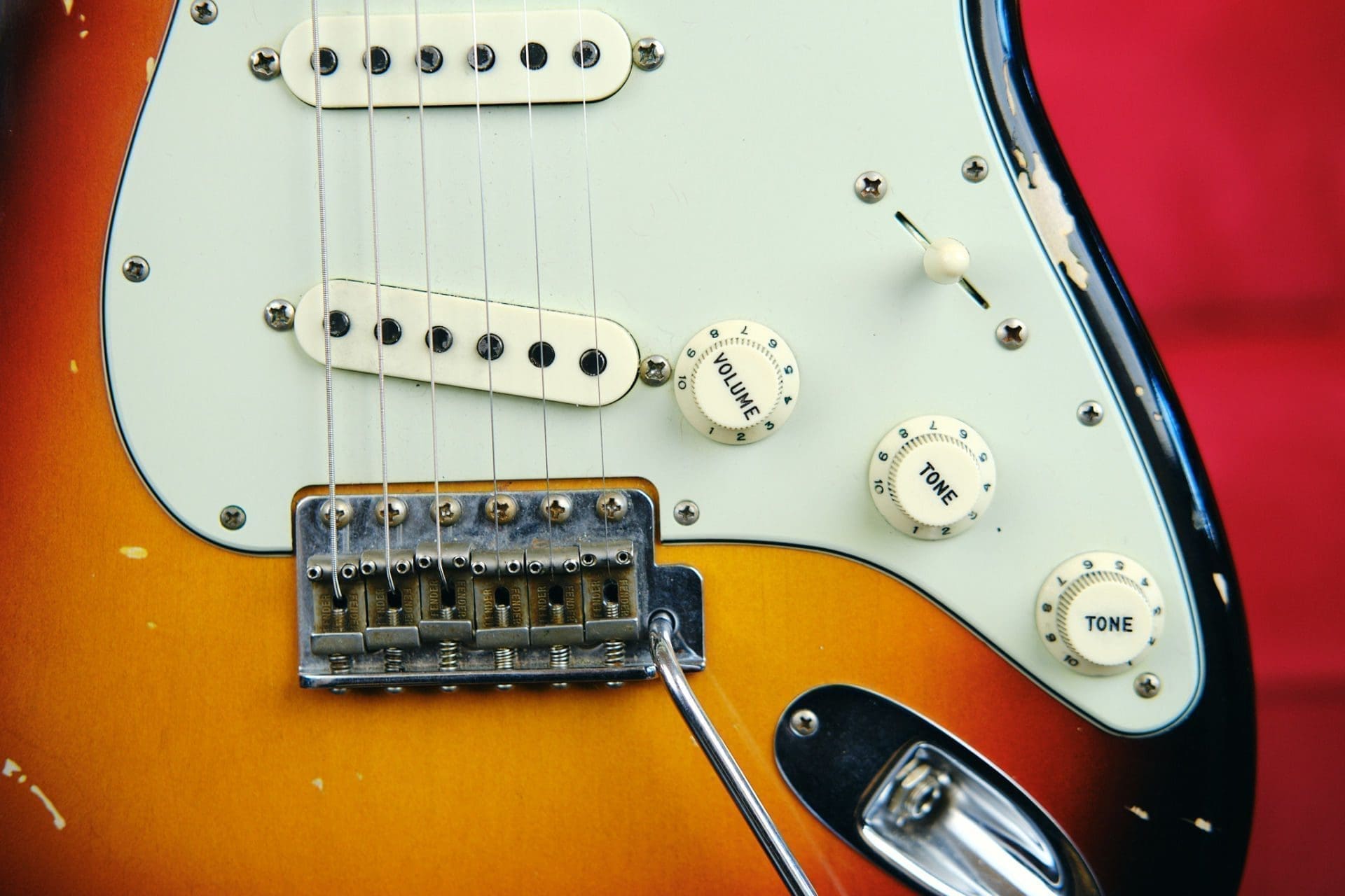 Fender Custom Shop Michael Landau Signature '68 Sunburst Stratocaster Electric Guitar (2018) - Image 5