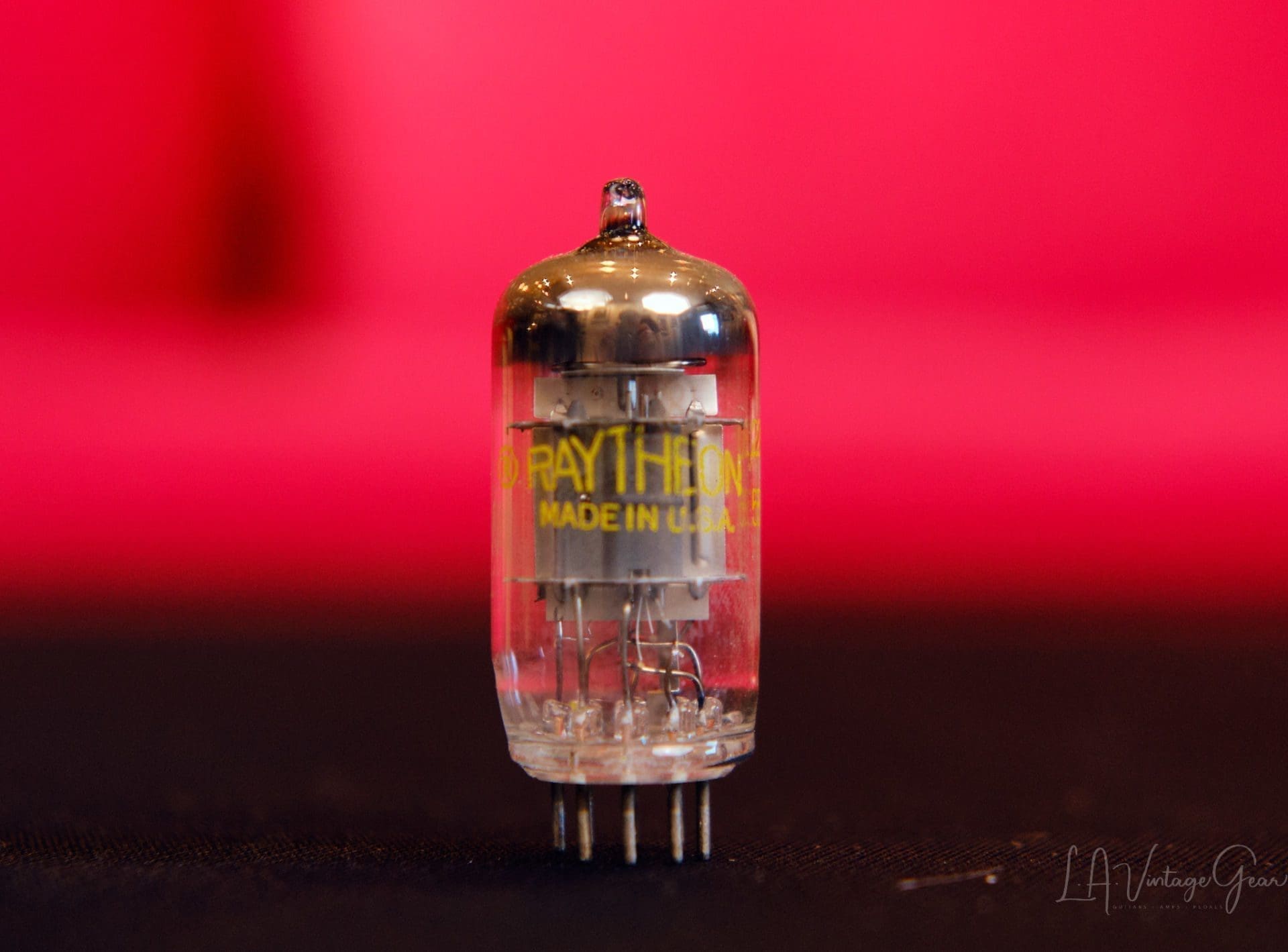 Raytheon 6AN8 Tube