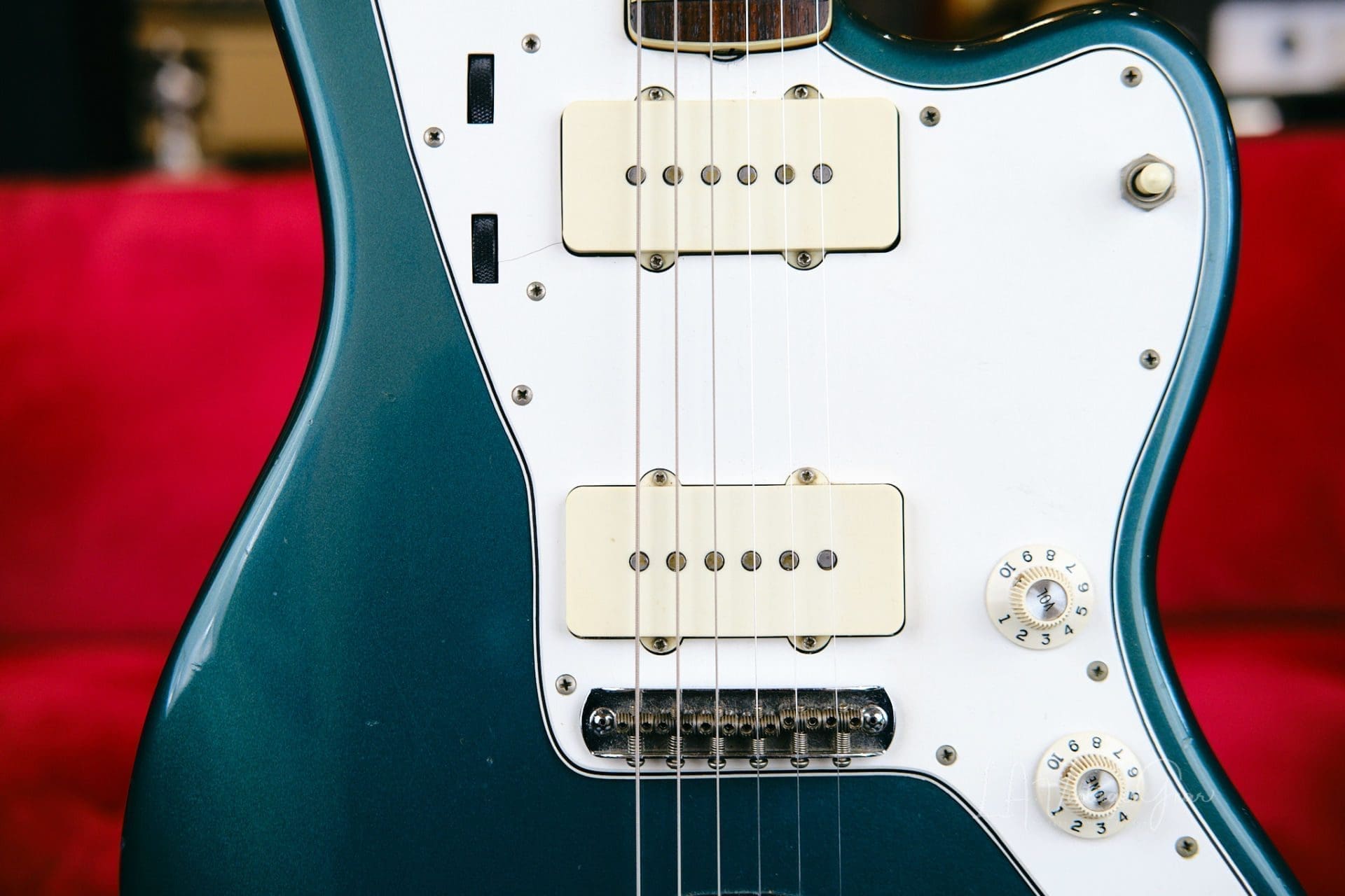 1966 Fender Jazzmaster in Ocean Turquoise - With Original Hardshell Case! - Image 4