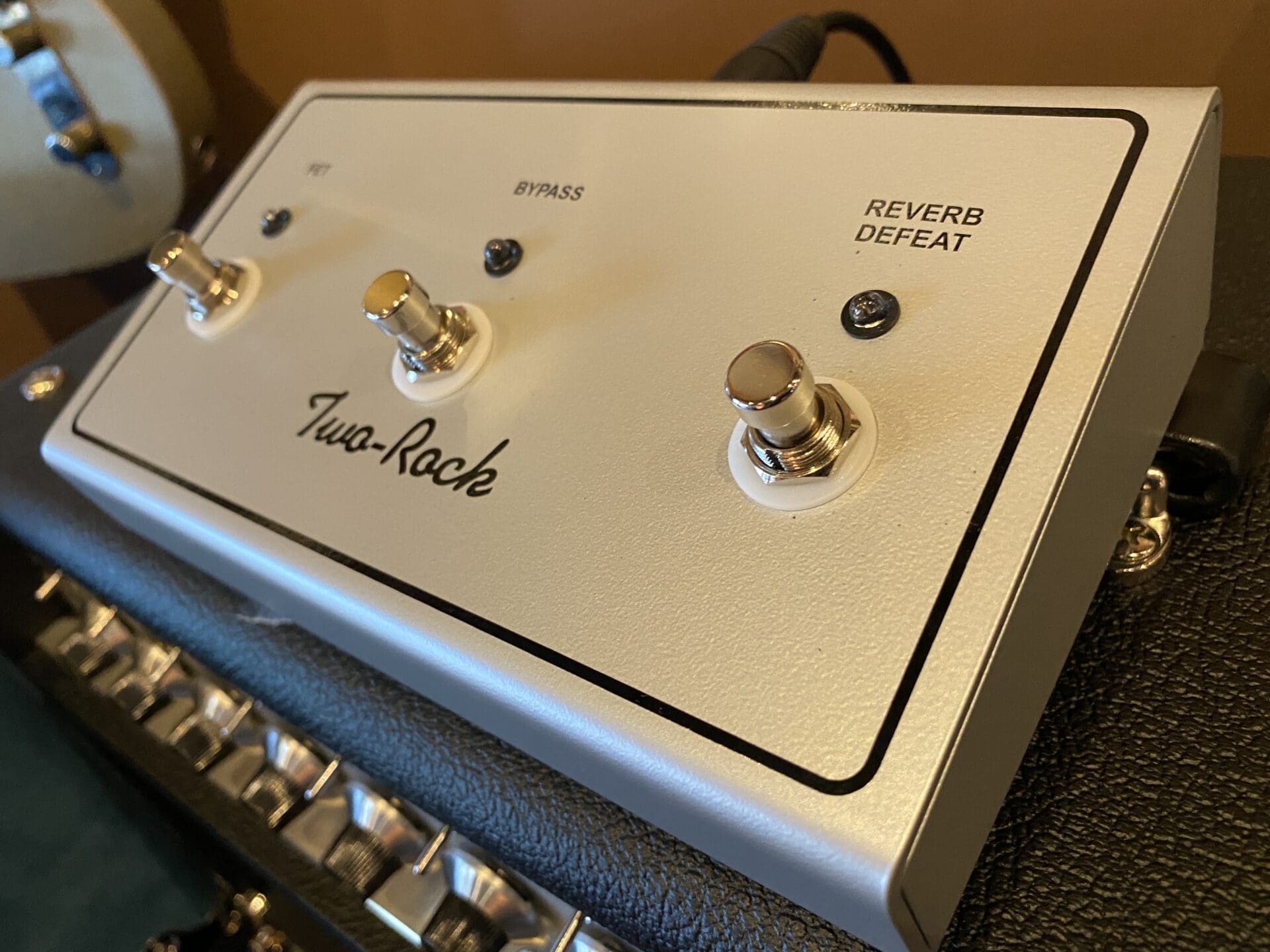 Two Rock Classic Reverb Signature Head & 2x12 Cab Black Bronco / Silver Chassis - Image 3