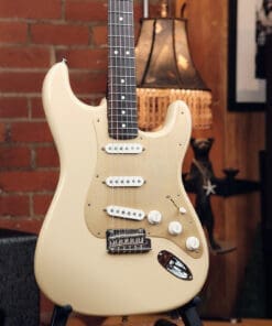 Fender American Professional Stratocaster - Rosewood Neck Limited Edition in Desert Sand! - Image 3