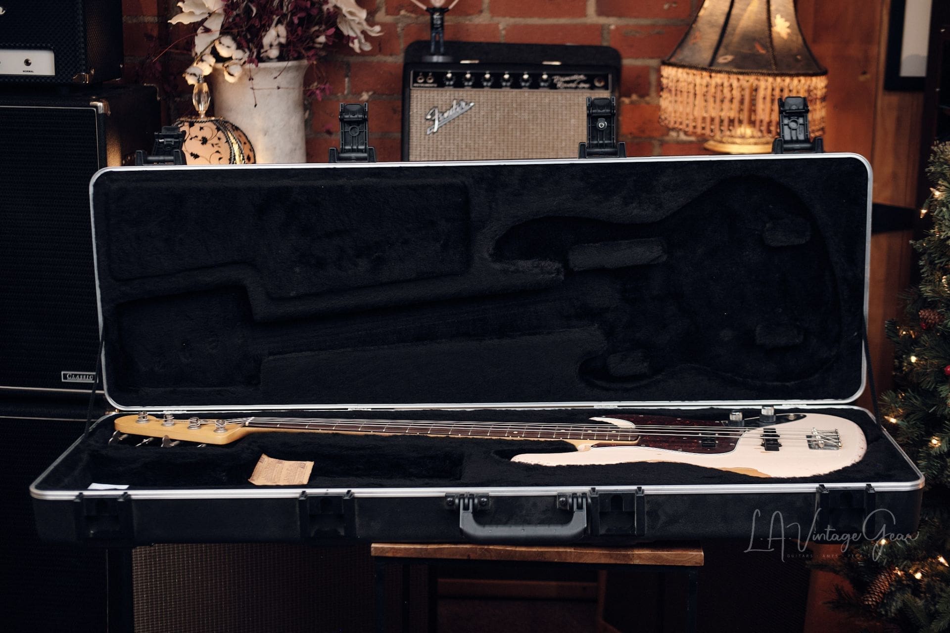 Fender Road Worn Flea Jazz Bass - With Hardshell Case! - Image 8