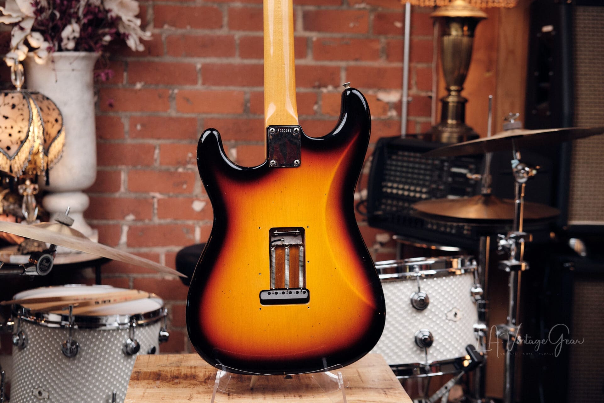 2022 Fender Custom Shop 1963 Stratocaster Journeyman Relic - 3 Tone Sunburst - Image 8