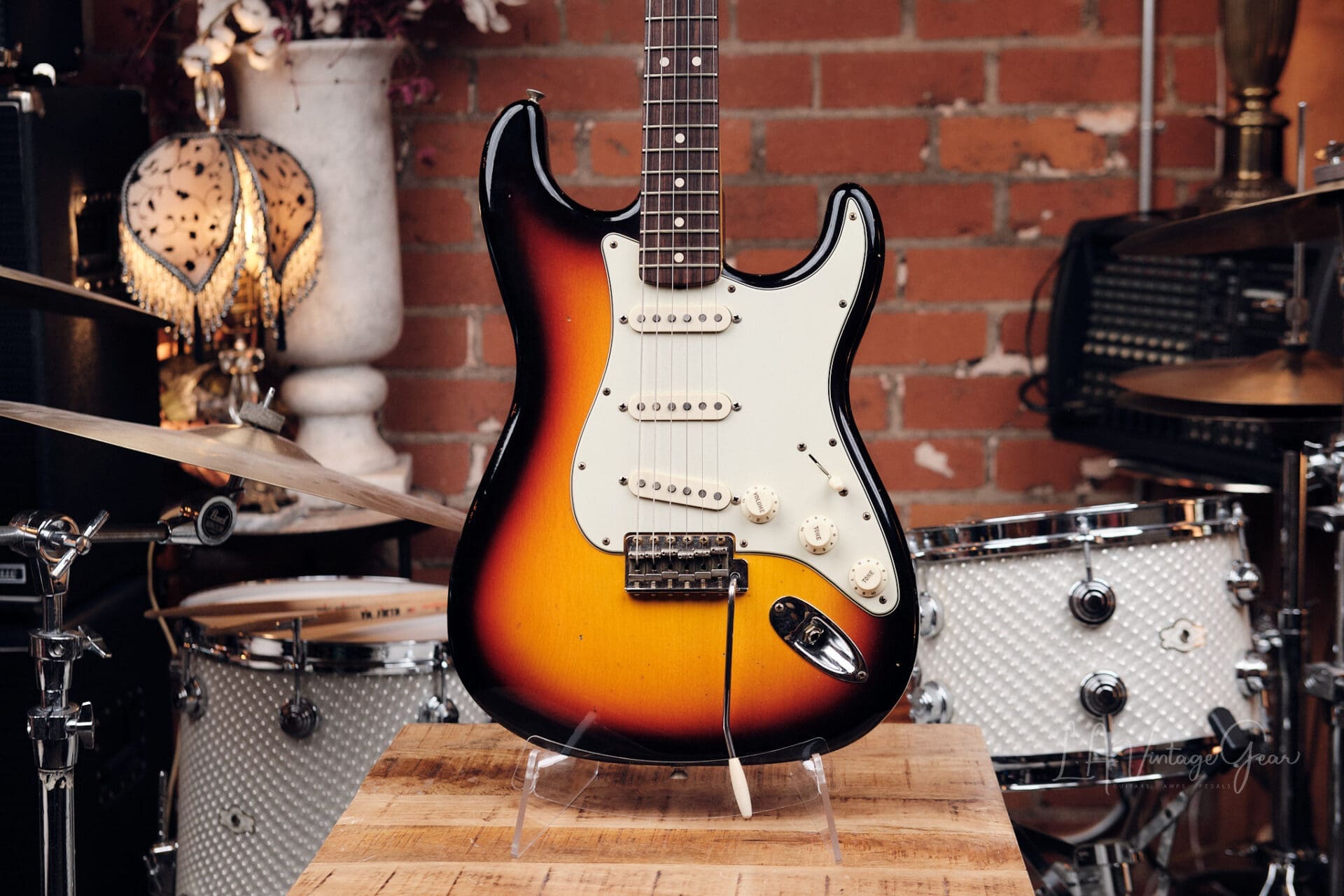 2022 Fender Custom Shop 1963 Stratocaster Journeyman Relic - 3 Tone Sunburst - Image 2