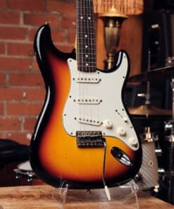 2022 Fender Custom Shop 1963 Stratocaster Journeyman Relic - 3 Tone Sunburst - Image 3