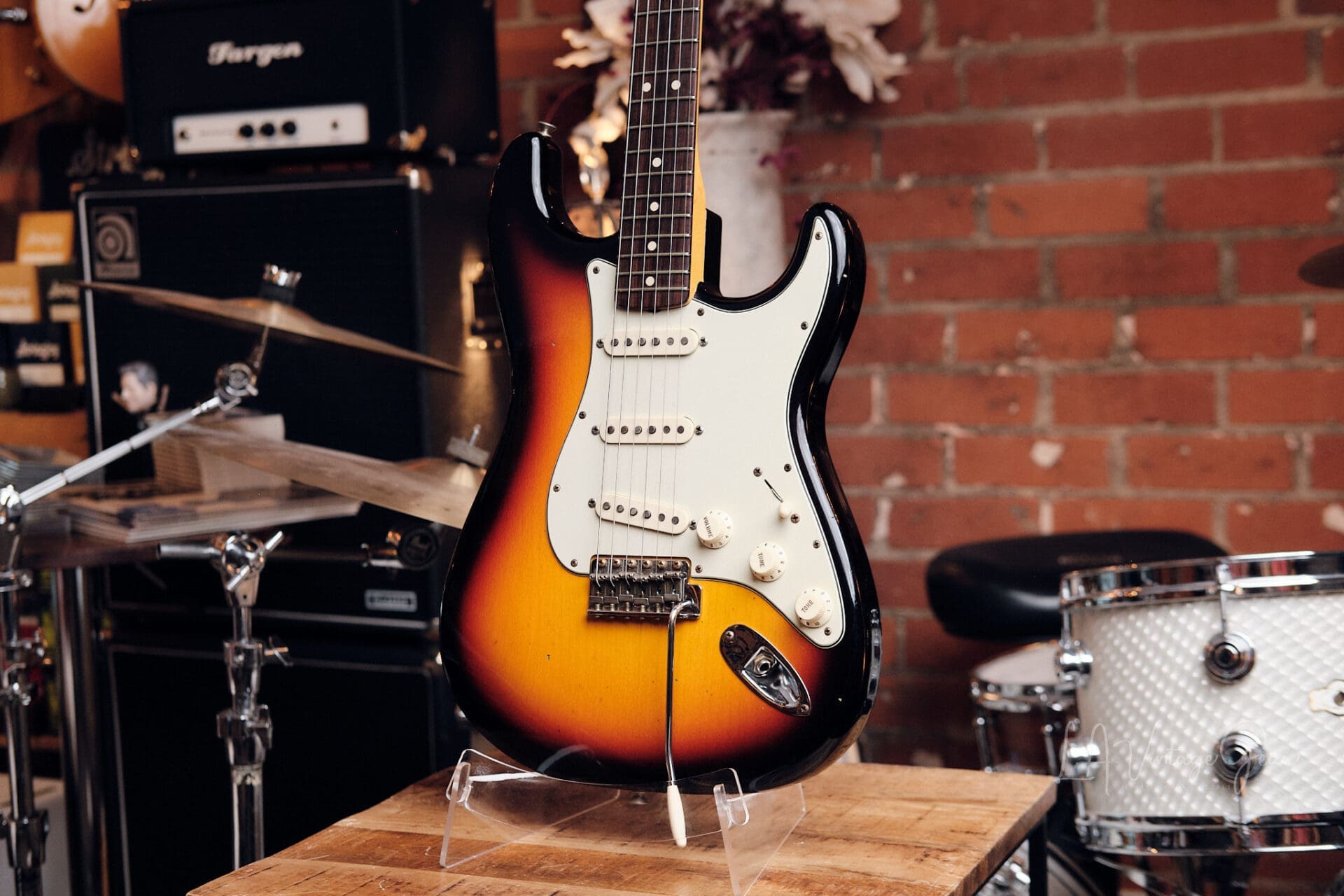 2022 Fender Custom Shop 1963 Stratocaster Journeyman Relic - 3 Tone Sunburst - Image 4