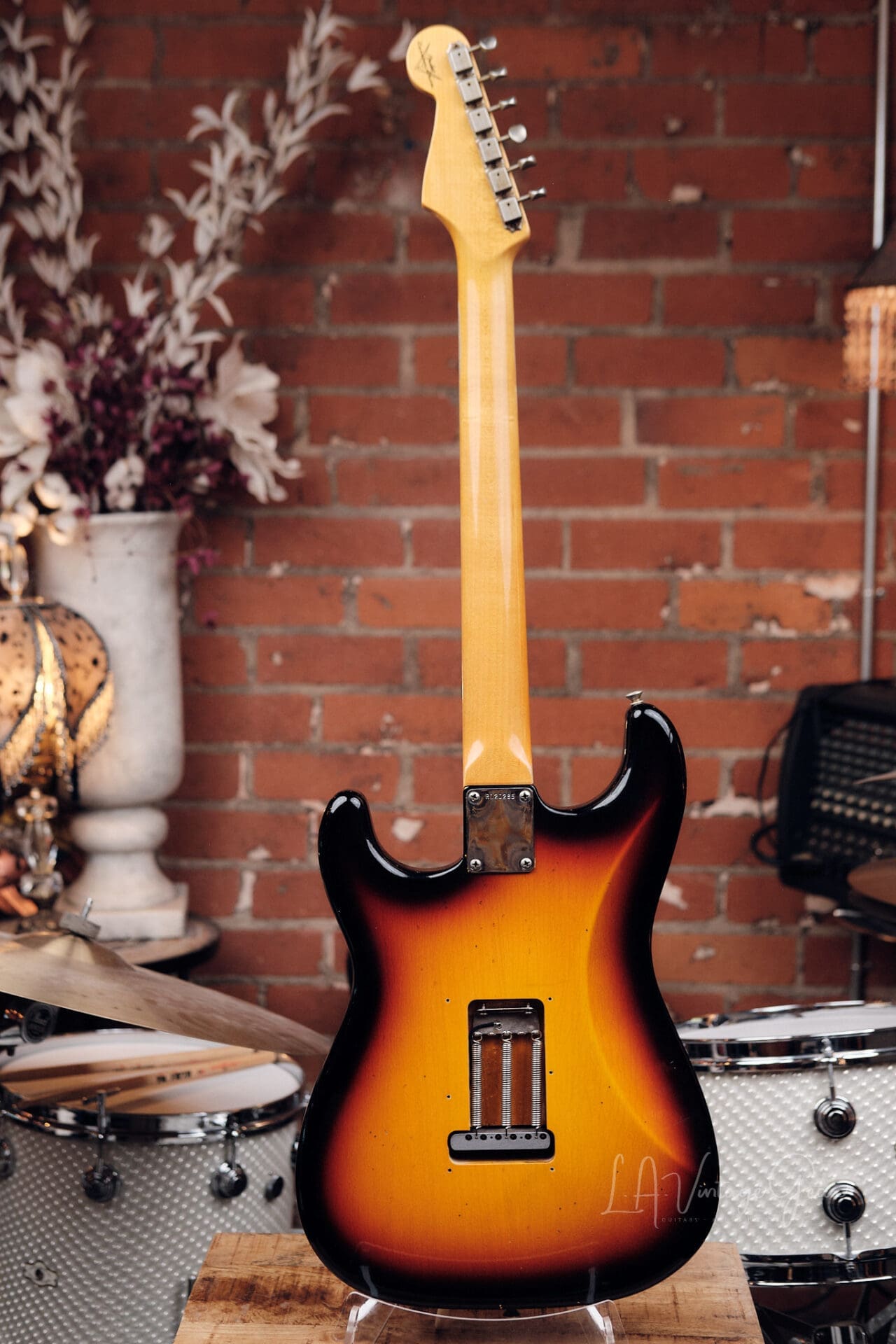 2022 Fender Custom Shop 1963 Stratocaster Journeyman Relic - 3 Tone Sunburst - Image 7