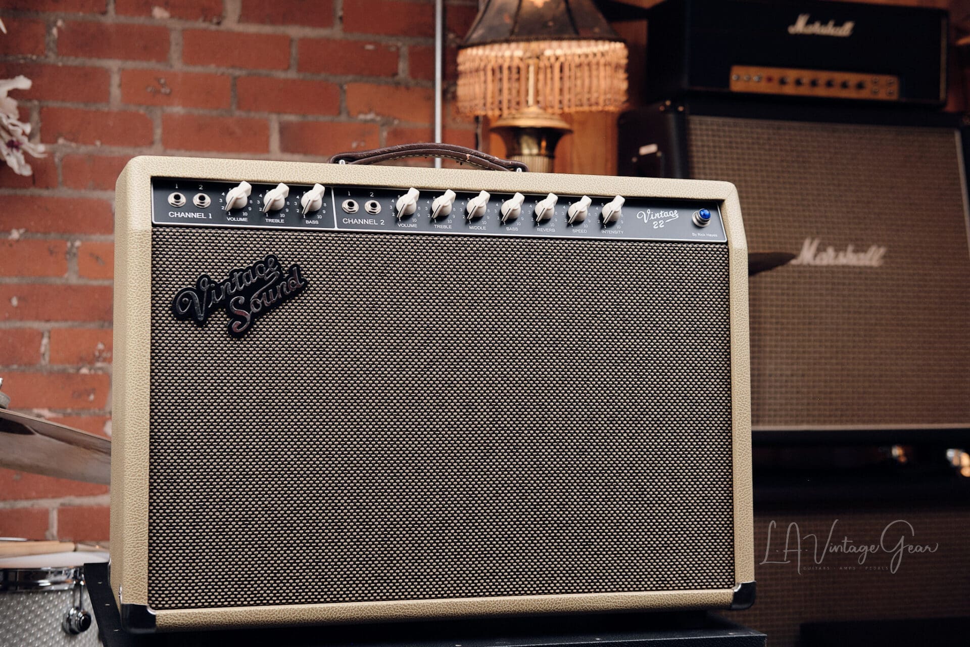 Vintage Sound Deluxe 22 — 22W Hand-Wired Deluxe Reverb Style Tube Amp - Image 2