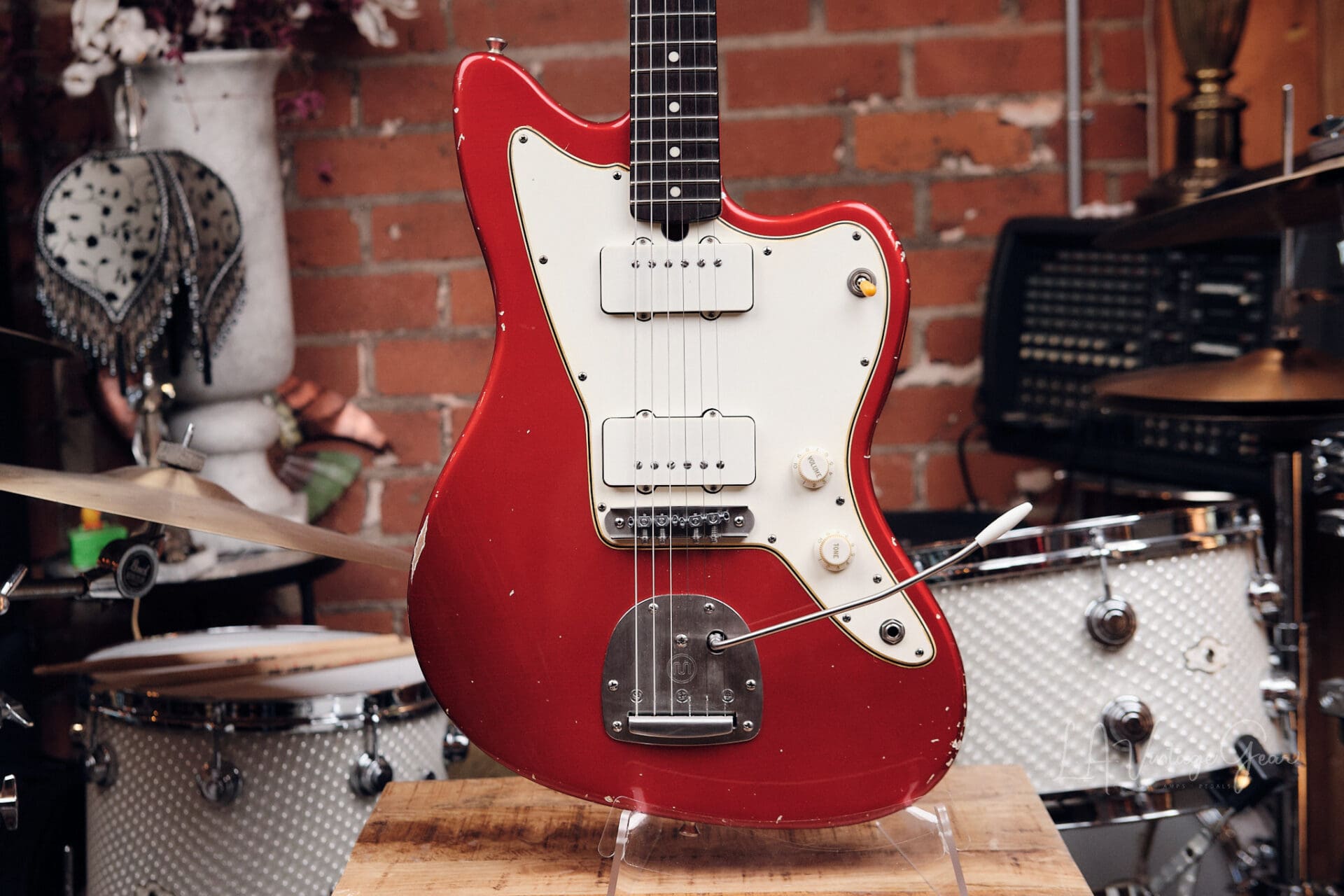 Lelah Custom Guitars 37JM – Candy Apple Red with Lambertone
