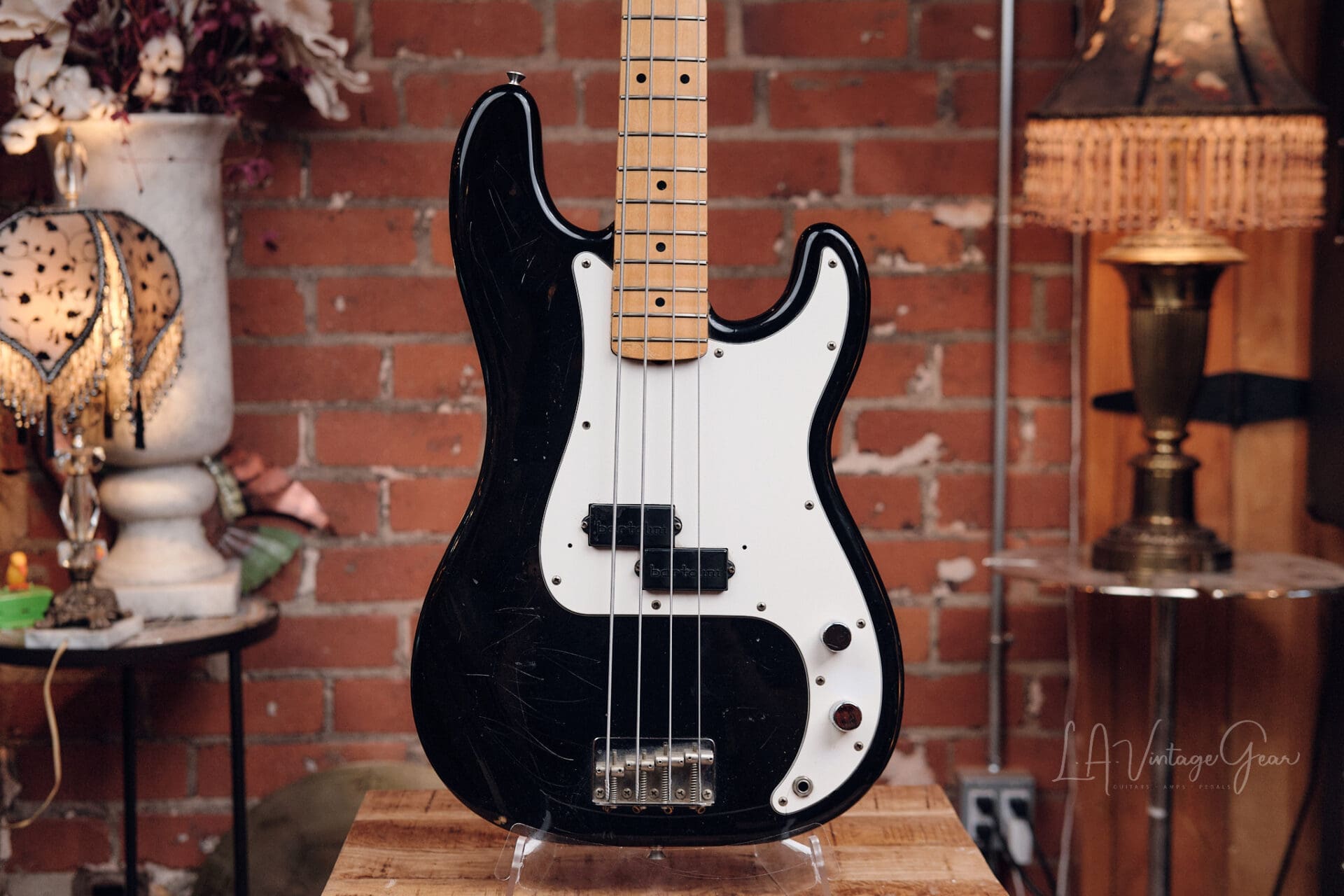 1984-87 Fender MIJ Precision Bass – Black with Hardshell Case - Image 4