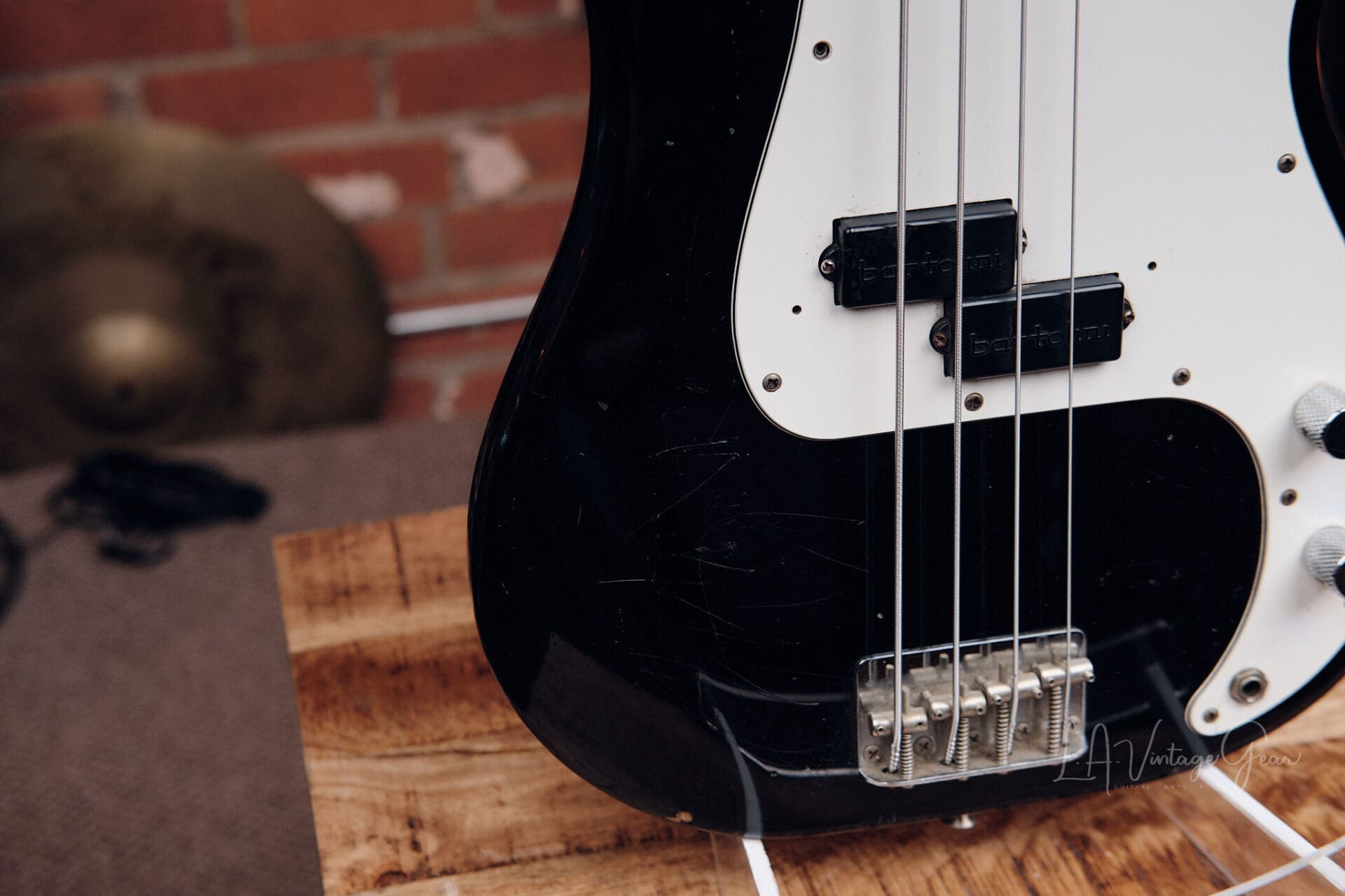 1984-87 Fender MIJ Precision Bass – Black with Hardshell Case - Image 7