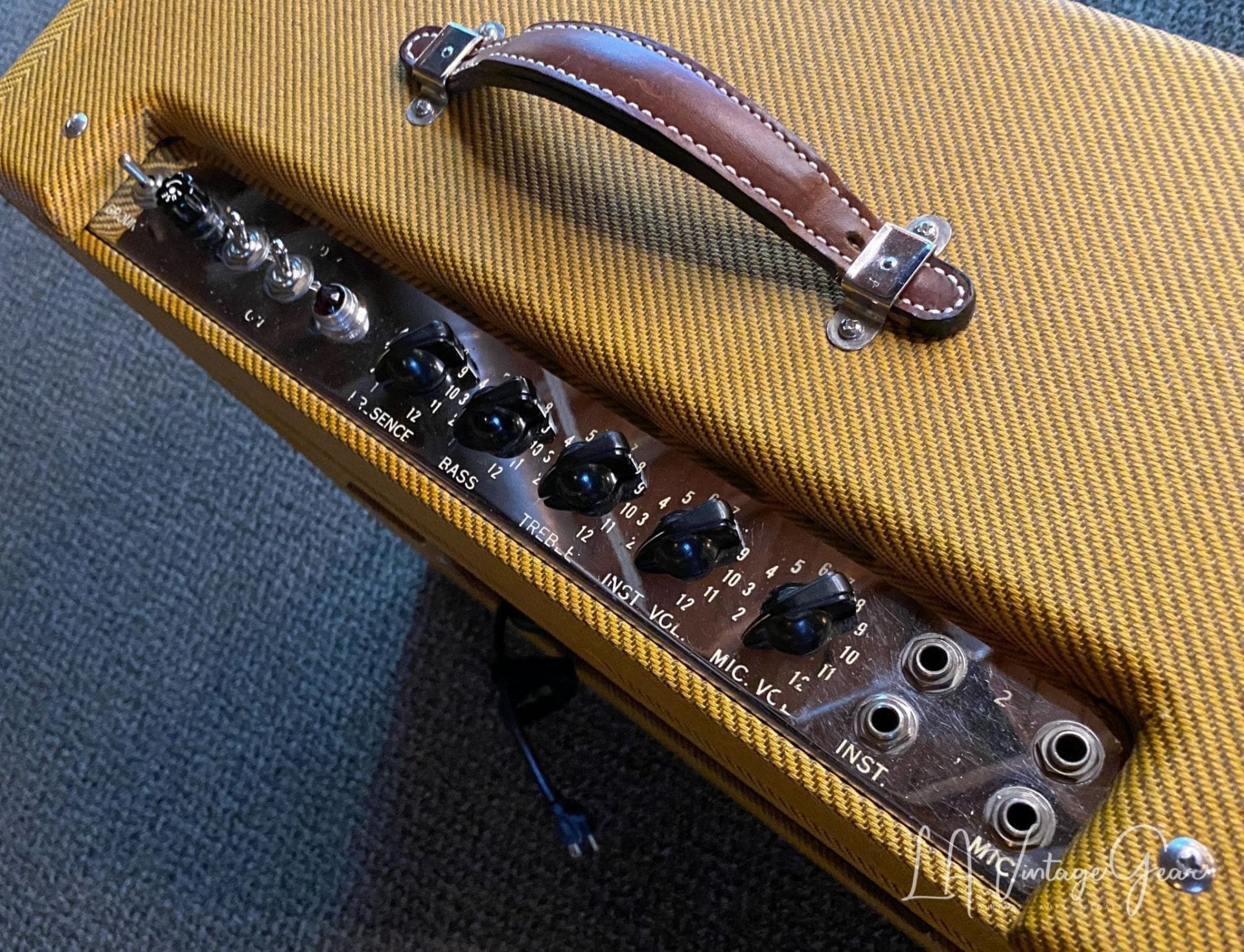 Fender 1957 Pro Tweed 5E5-A Amplifier with 1x15" Jensen Alnico Speaker & Kerry Wright Built Cab - Image 4