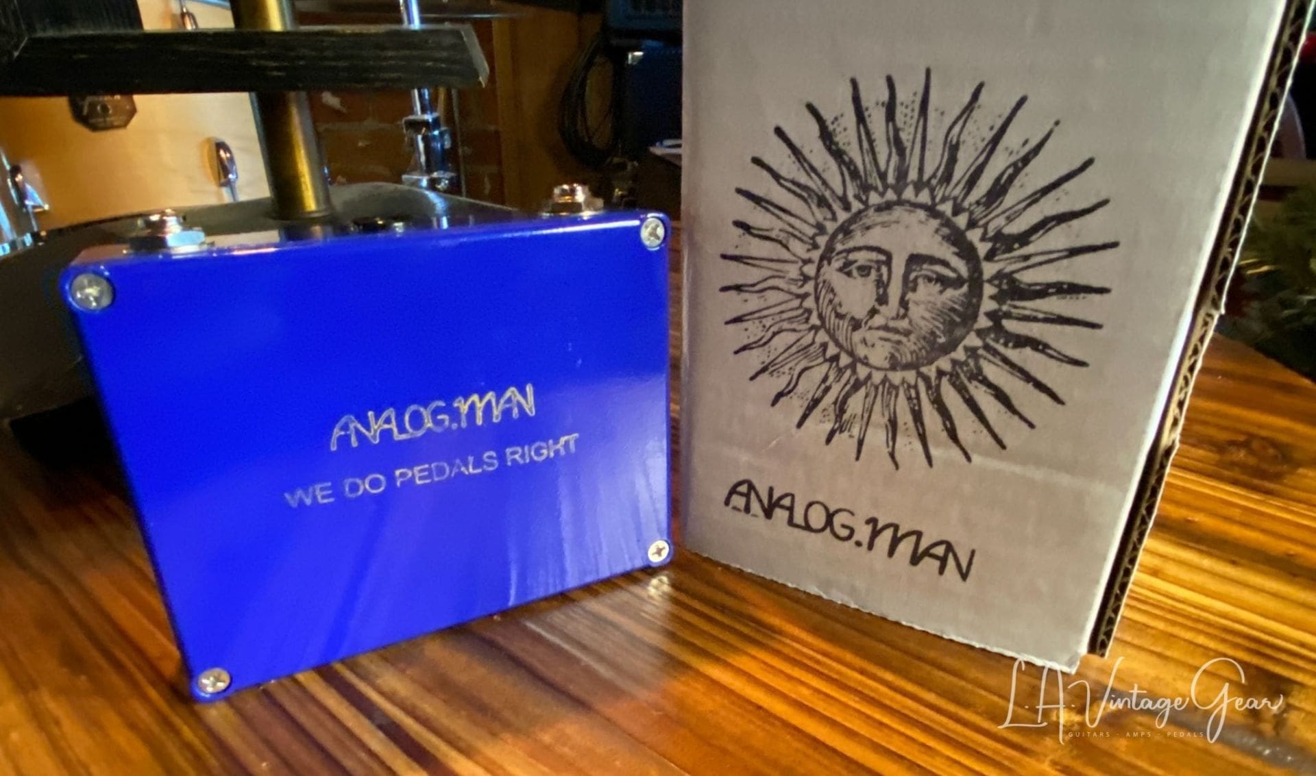 King Of Tone V.4 by Analogman - Includes Original Box & Case Candy - Image 2