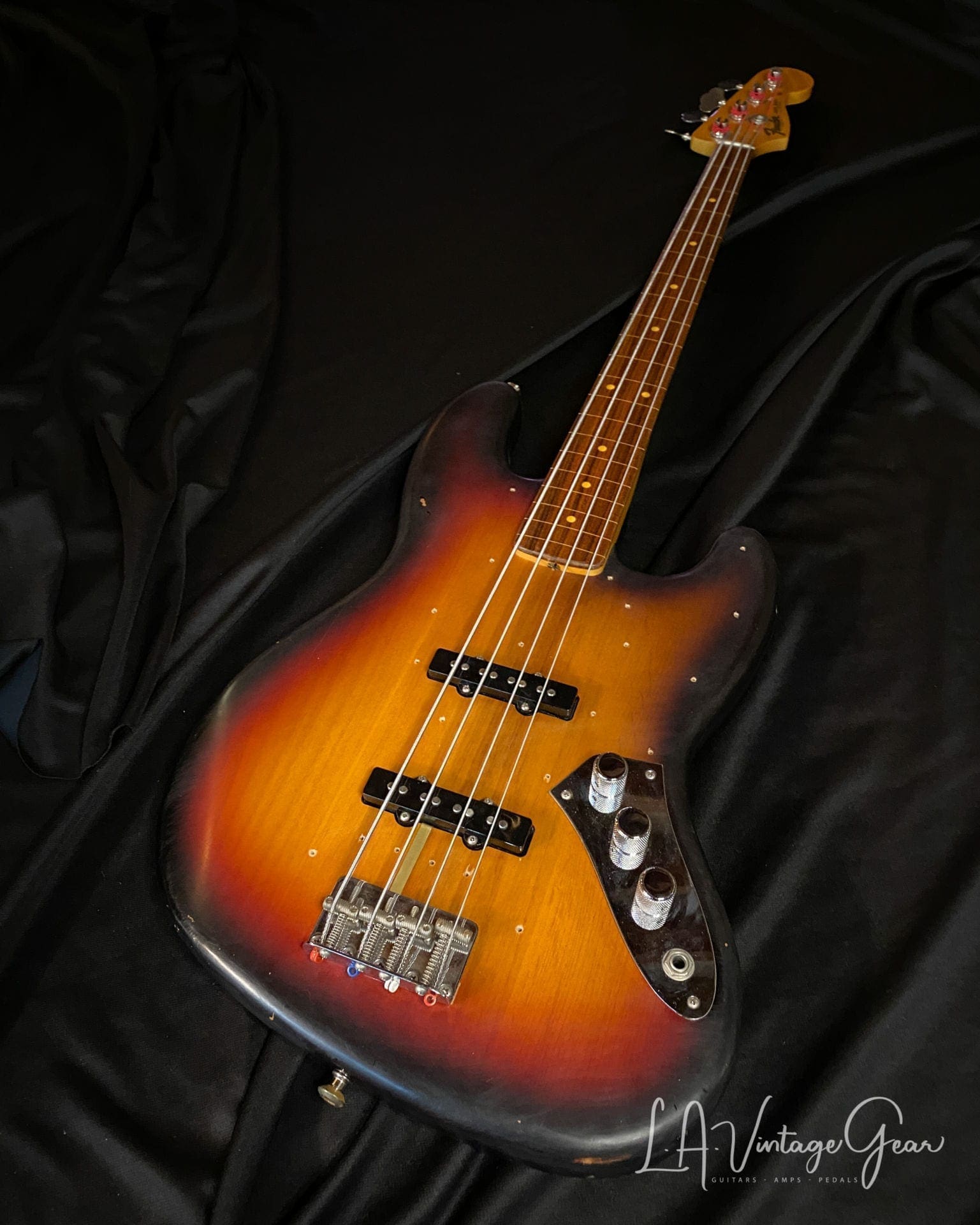 Fender Artist Series Jaco Pastorius Fretless Jazz Bass Guitar-Pau Ferro Fingerboard & 3T Sunburst