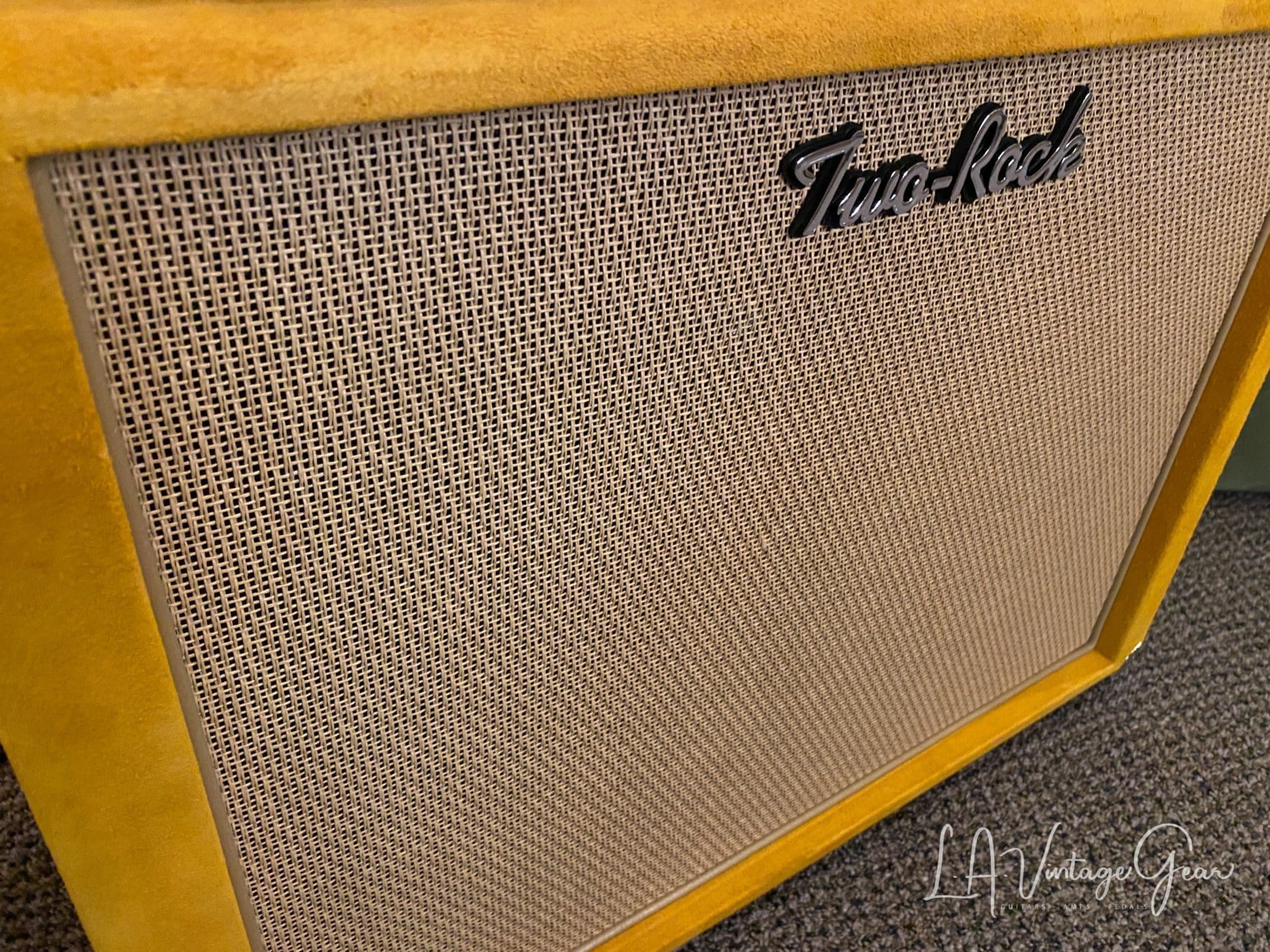 (Pre-Order) Two Rock TS1 40 Watt Head & Matching 1 x 12 Cab - Gold Suede Finish & Cane Cloth - Image 4