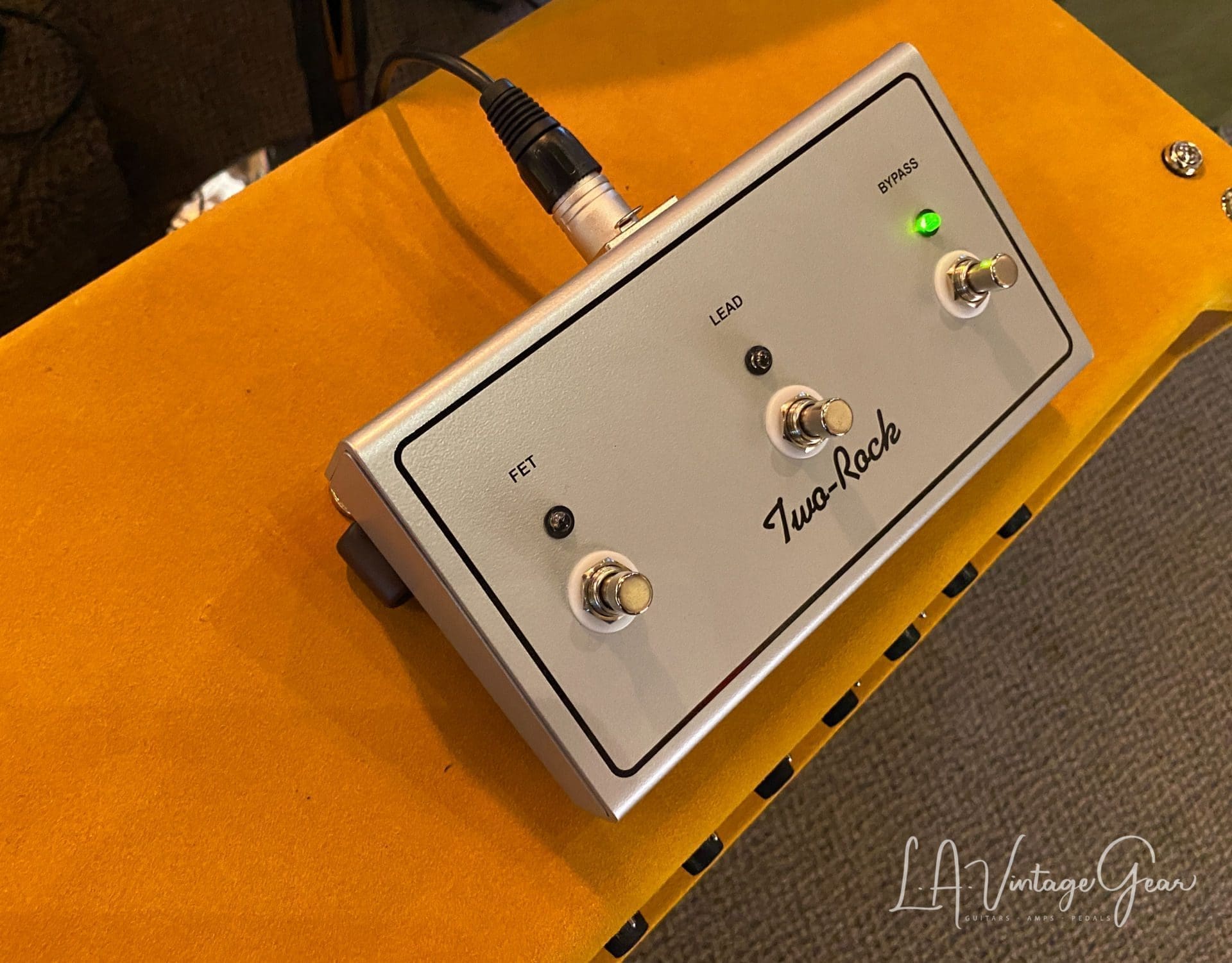 (Pre-Order) Two Rock TS1 40 Watt Head & Matching 1 x 12 Cab - Gold Suede Finish & Cane Cloth - Image 9