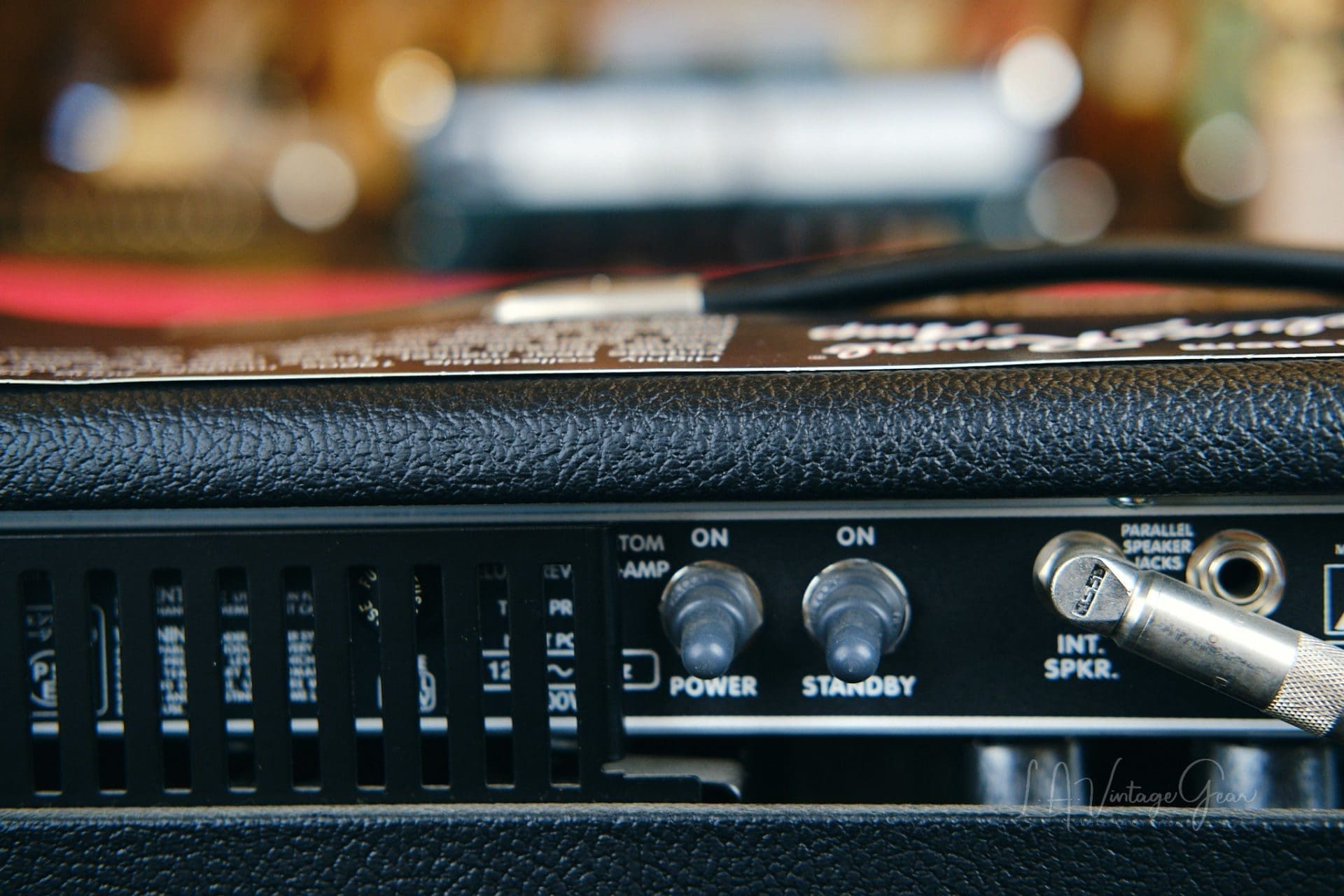 Fender '64 Custom Deluxe Reverb 1x12" 20-watt Tube Combo Guitar Amp - Image 18