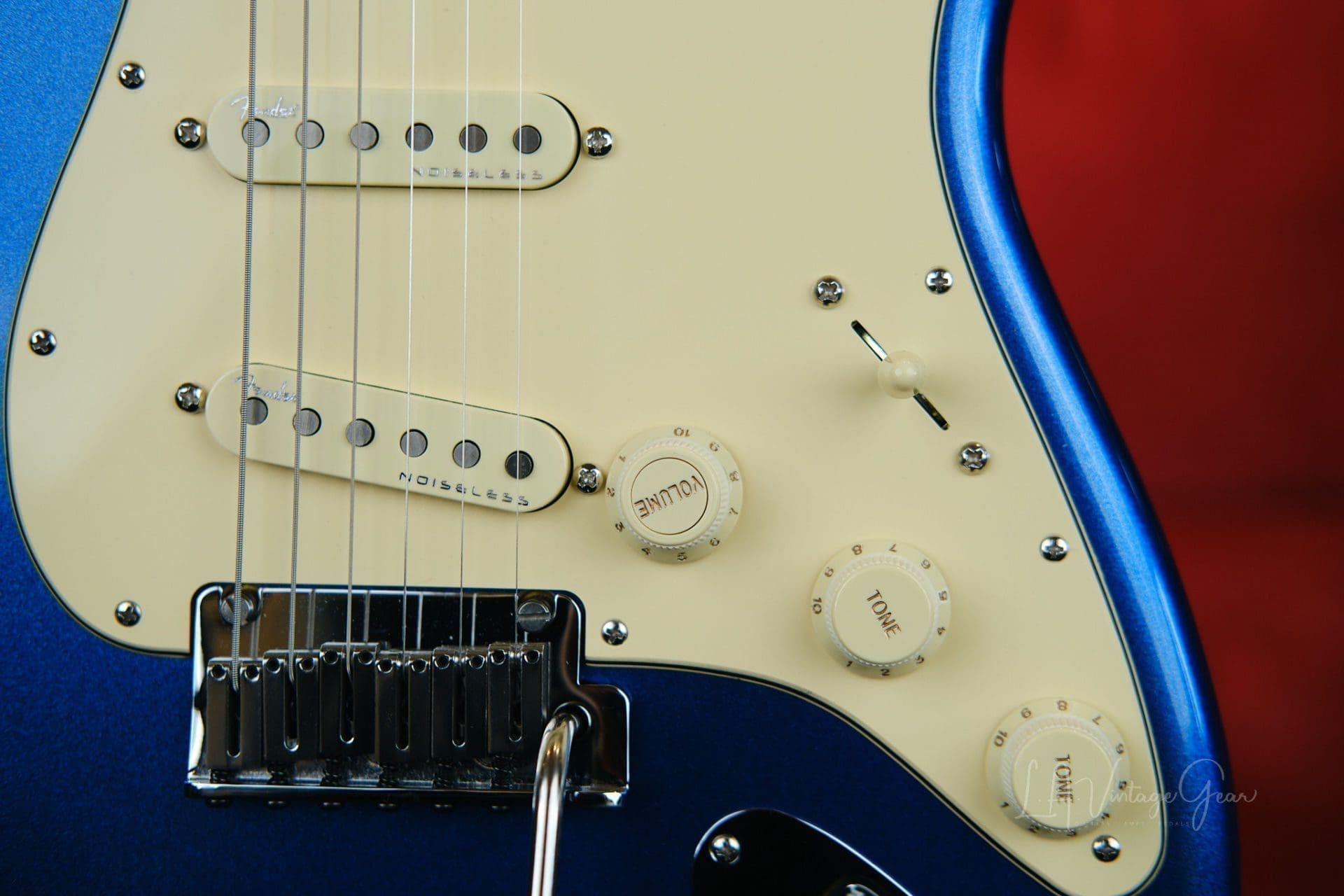 Fender American Ultra Stratocaster 2022-Alder Body in a Cobra Blue Gloss Finish-Mint Condition! - Image 5