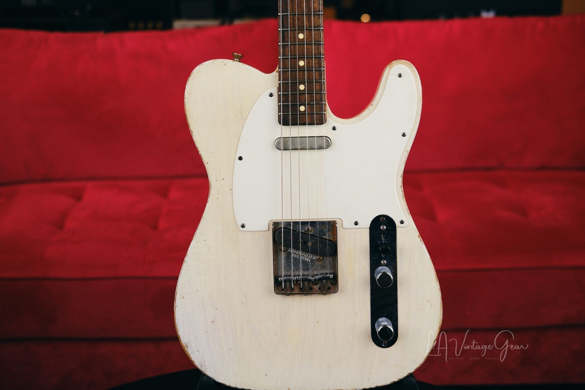 ギター Danocaster single cut vintage white 2011 Danocaster Single Cut Whiteguard Electric Guitar - Blonde Finish