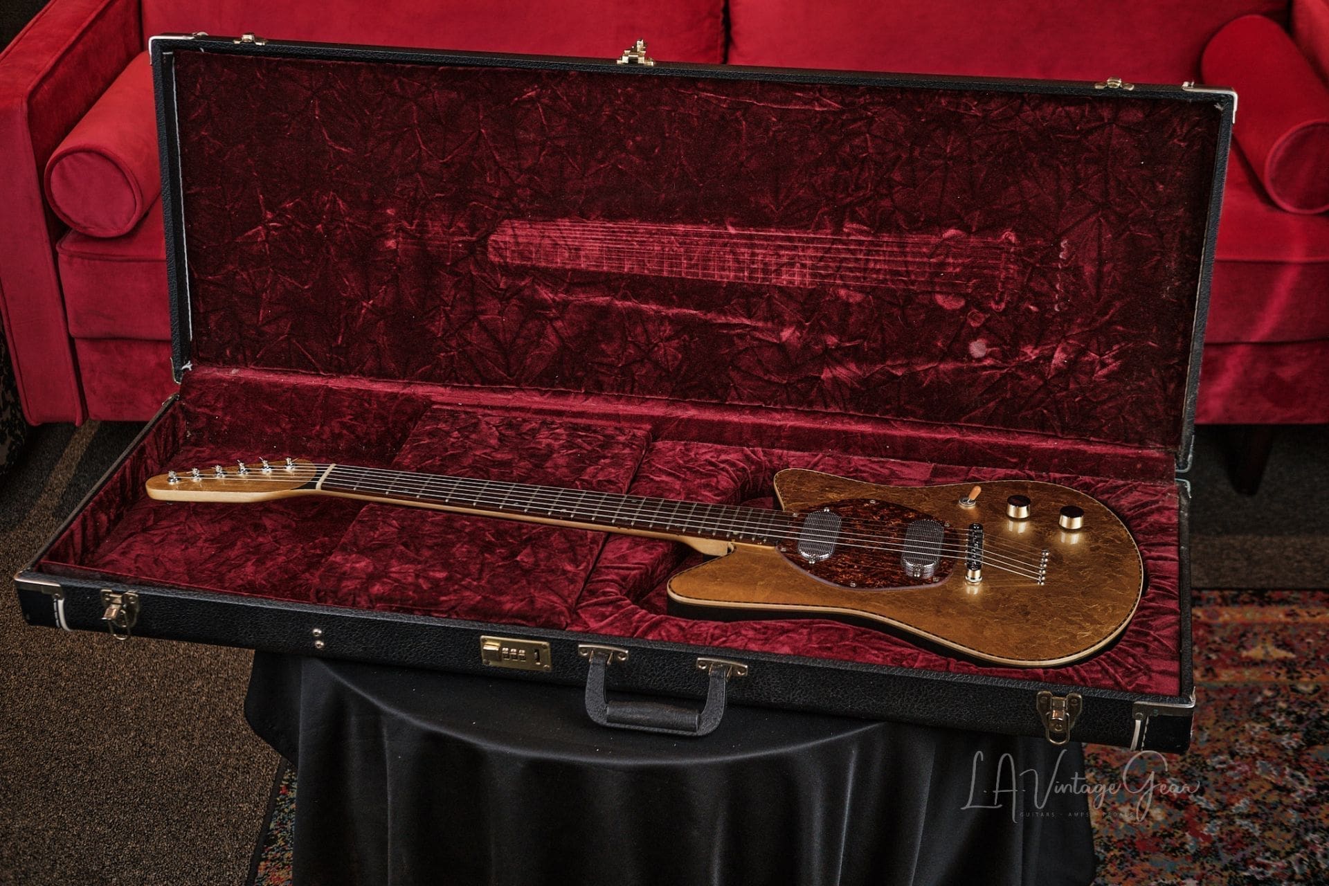 Versoul Raya 6 Custom Electric Solid Body Guitar #0472 - In Gold Leaf 23 carat finished Top and Headstock! Namm Demo! - Image 10