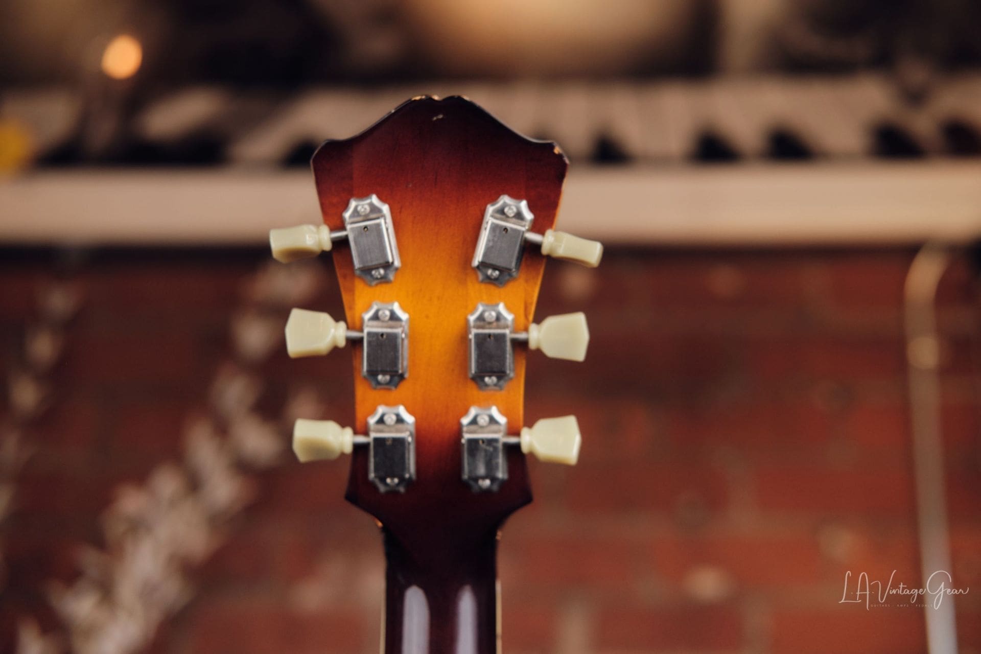 Eastman T386 Semi-Hollow Electric Guitar – Classic Sunburst with Hardshell Case! - Image 11