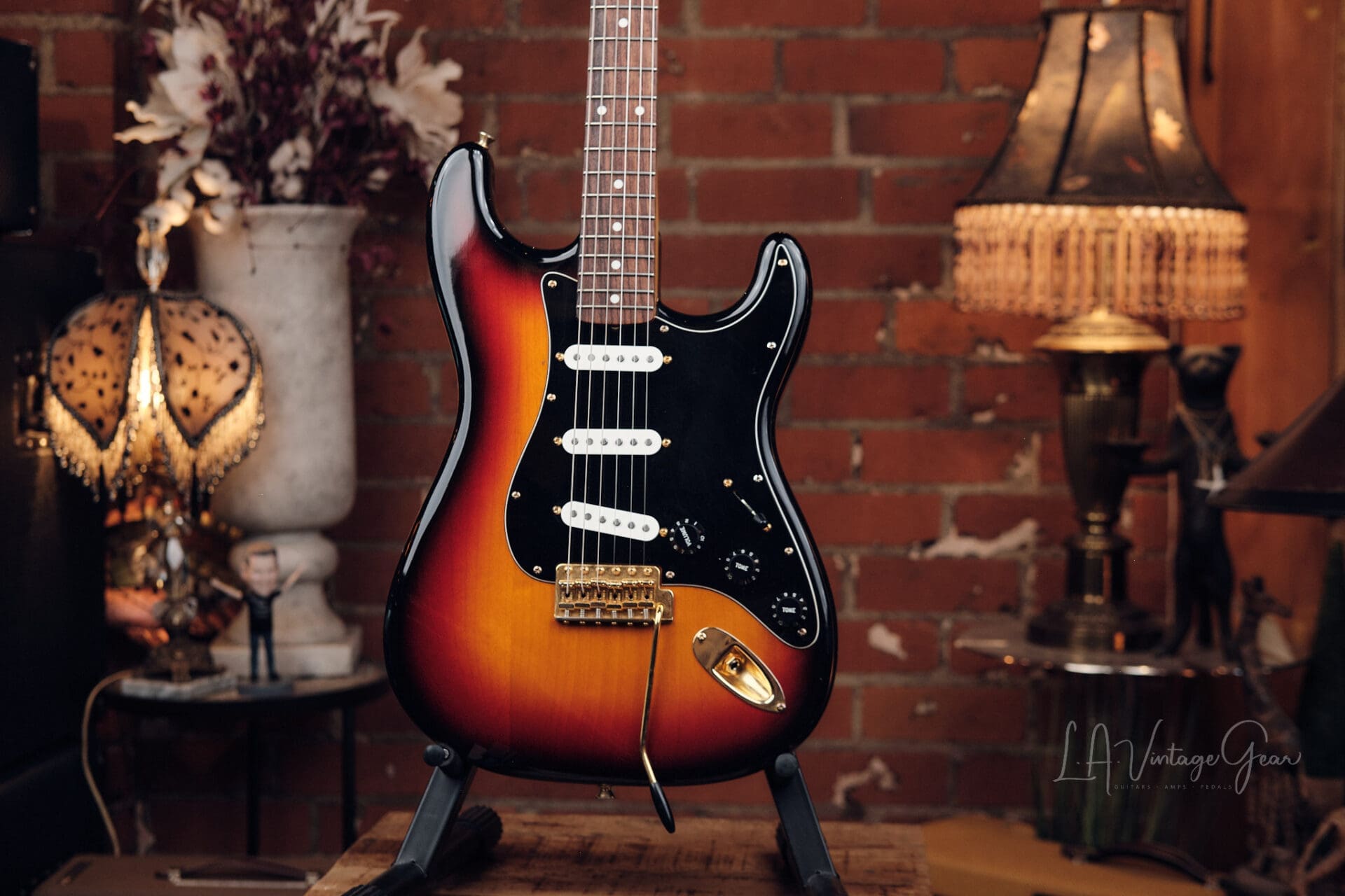 1993 Fender Japan ST-62G Stratocaster – Fujigen Era – Gold Hardware in 3-Tone Sunburst! - Image 4