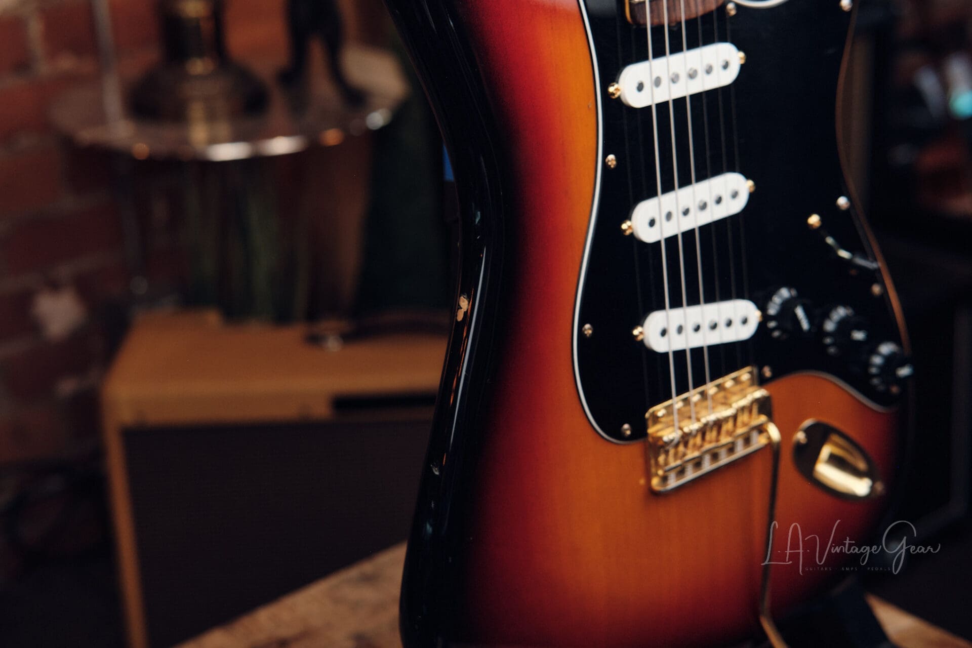 1993 Fender Japan ST-62G Stratocaster – Fujigen Era – Gold Hardware in 3-Tone Sunburst! - Image 5