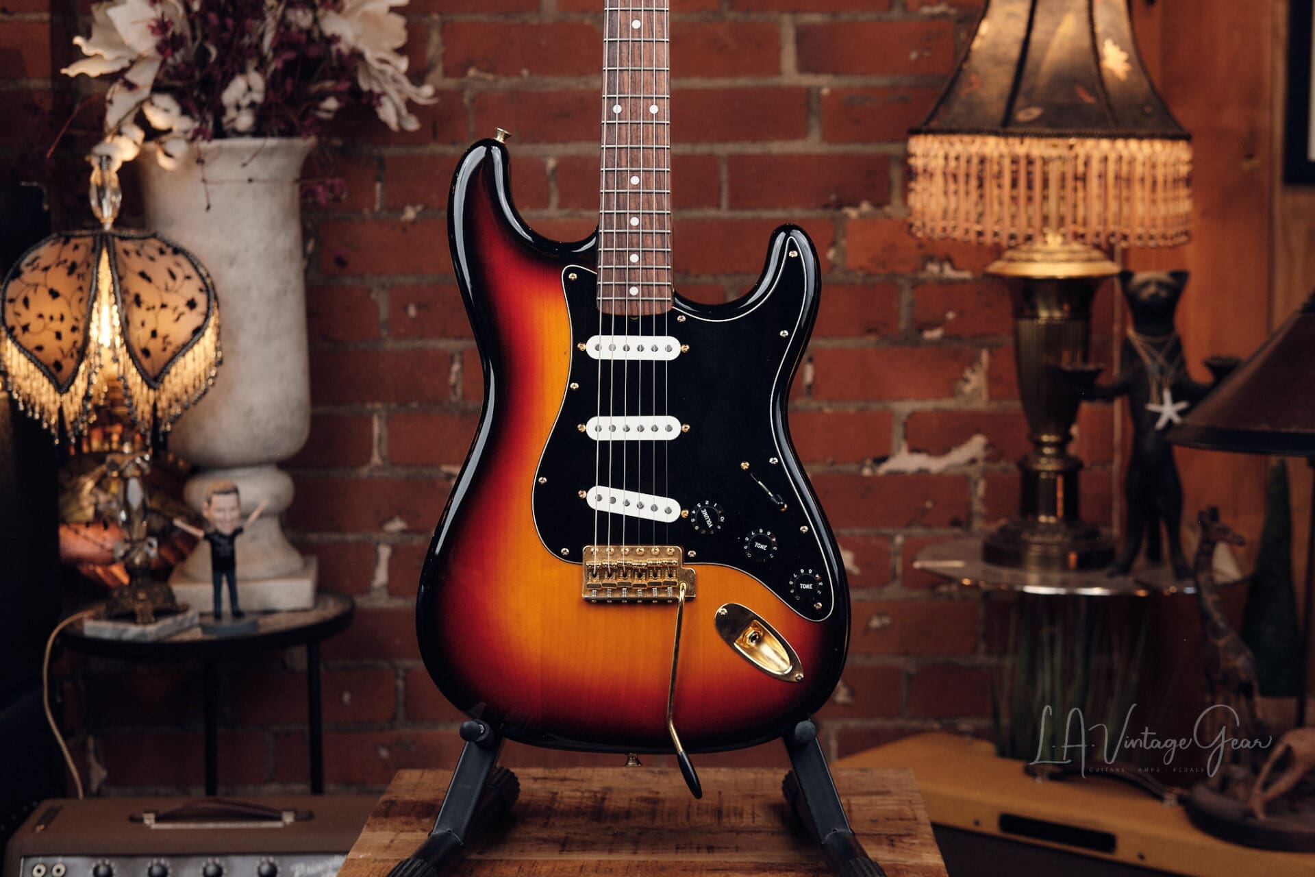 1993 Fender Japan ST-62G Stratocaster – Fujigen Era – Gold Hardware in 3-Tone Sunburst! - Image 2