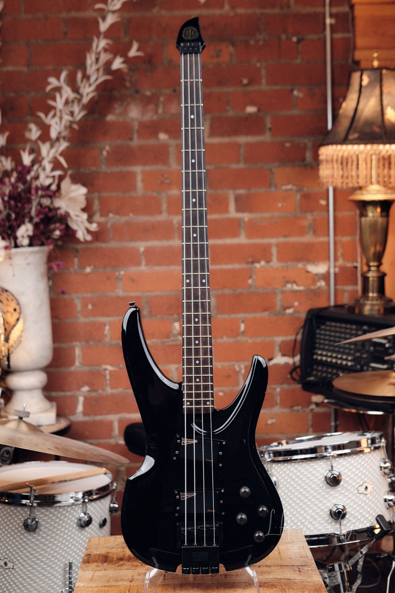 Ibanez AXB1000 Axstar - Neck-Through Active Headless Bass!